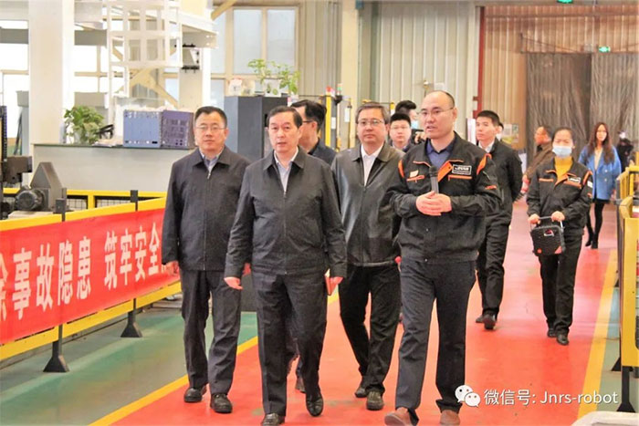 自治區(qū)黨委常委、常務(wù)副主席張超超一行參觀調(diào)研巨能機(jī)器人